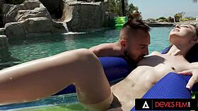 Liz Jordan's Pussy Fucked Lesbian Style?