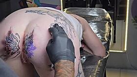 iniciando o dia com uma mudança na minha tatuagem anal 2