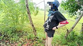 สาวไทยเดินเล่นโชว์หีริมทาง เสียงไทยชัด... beautiful young girl in garden?