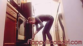 i watch this girl ignore me while cleaning the kitchen, giantess recording