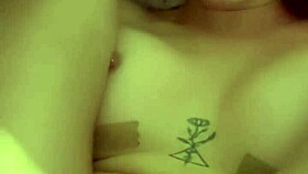 gozando dentro do cu rosinha da minha vizinha ela ficou com a bucetinha babando - pov