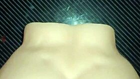 Candy sexo en posici�n de perrito le doy duro por ambos lados y me corro en su gran culo