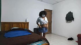 Madura Irresistible Desfile De Encanto Y Sensualidad En Falda Sexy