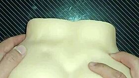 Candy sexo en posici�n de perrito le doy duro por ambos lados y me corro en su gran culo