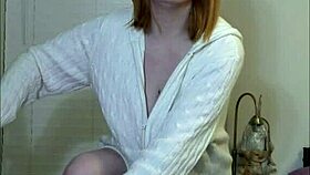 beauty feels intense orgasm from fuck machine