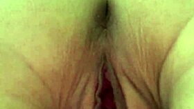 i cant stop masturbaing my wet pussy, its so horny and squirting