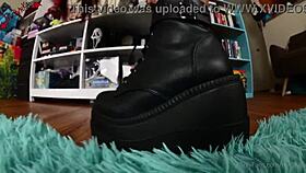 Nixlynka, sexy thicc Latina goth, poses solo in close up!