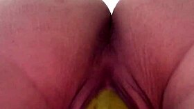 i cant stop masturbaing my wet pussy, its so horny and squirting
