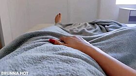 acordei com tes�o e toquei siririca at� encharcar a minha calcinha