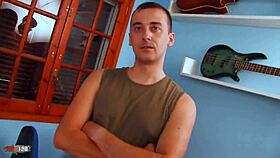 petite submissive kelly toma gets ass fucked by robin reid 😈