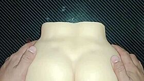 Candy sexo en posici�n de perrito le doy duro por ambos lados y me corro en su gran culo