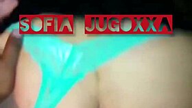 Empinada con sus nalgotas comiendo verga mi esposa.