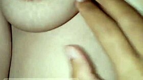 Bokep Indonesia Menikmati Tubuh Yang Indah Saat Hujan Diluar