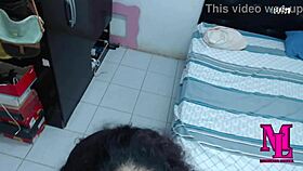 Le mamo la verga a mi padrastro y se corre en mis tetas cuando mama no está.