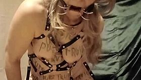 Esclave F autoséance harnais tags pute uro et magicwand