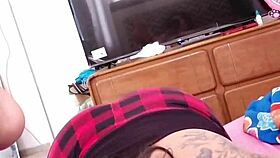 maestra caliente sucking student's cock in class 😏