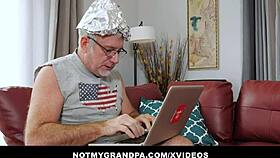 मैंने देखा जैकी हॉफ की बड़ी टिट्स पसी ओल्ड मैन से फकड हो रही है