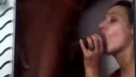 casi me descubre esposo follando con tio en ducha?