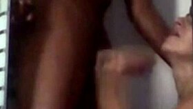 casi me descubre esposo follando con tio en ducha?