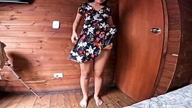 Chica Caliente Con Vestido Sexy Es Follada En La Cabaña Video Real Casero