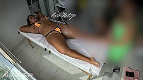 Usei Um Biquíni Todo Socado Na Bucetinha Para Fazer Uma Massagem Deliciosa