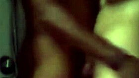 casi me descubre esposo follando con tio en ducha?