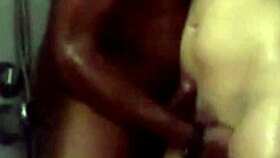 casi me descubre esposo follando con tio en ducha?