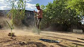 Fui levar água para o caseiro da chácara e no final acabei levando vara