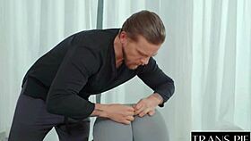 दो शीमेलों संग बड़ा लंड थ्रीसम चुदाई