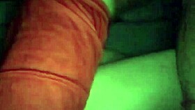 She feels rough fucking and creampie after eating donuts