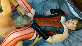 steampunk grannys fingering & cunni cums