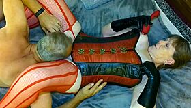 steampunk grannys fingering & cunni cums