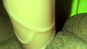 Me masturbo con consolador que me regaló mi amigo