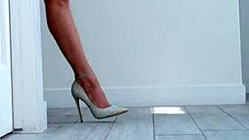 blonde teen jojo austin enjoys something big