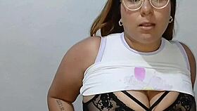 Latina sucking and fucking dildo 😍