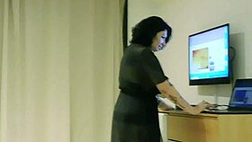 mi amigo me lleva a un trio con una diosa total!