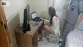 Novinha sozinha em casa recebe o manutencista tarado c�mera escondida