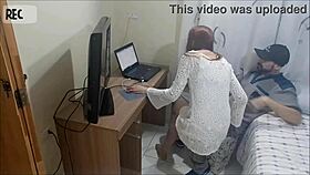 Novinha sozinha em casa recebe o manutencista tarado c�mera escondida