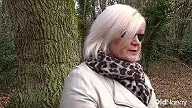 Big tit mature milf gets pussy licked by blonde lesbian 😘