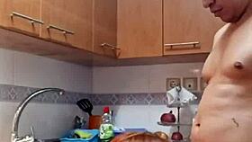 Desayunando La Vagina De Mi Suegra En La Cocina