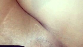 El Vecino Me Folla Mi Gran Culo Mientras Me Masturbo con Mi Vibrador