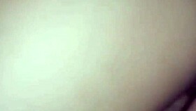 El Vecino Me Folla Mi Gran Culo Mientras Me Masturbo con Mi Vibrador