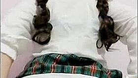 �las Morras De Bachillerato Tambi�n Saben Masturbarse Y Tener Orgasmos Inocente Alumna Culona Con El Uniforme Cada Vez Les Gusta La Verga A Mas Temprana Edad Casero