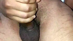 Safado com tes�o gozando pra relaxar