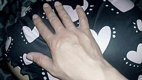 xxx hermanastra caliente le gusta jugar en la cama