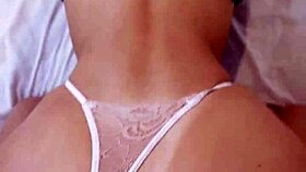 es grabada mientras se la follan en doggystyle con gran polla 😈