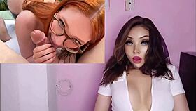 hermosa chica inocente con lentes y tatuajes cogiendo muy caliente