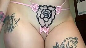 morena gostosa enjoys playing with ass and pussy drooling