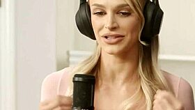 Redhead Babe VANNA BARDOT & Gorgeous Blonde EMMA HIX Kiss Passionately