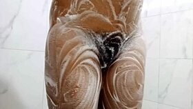 Check Out This Hairy Pussy Reaching Orgasm With Pissing While Bathing